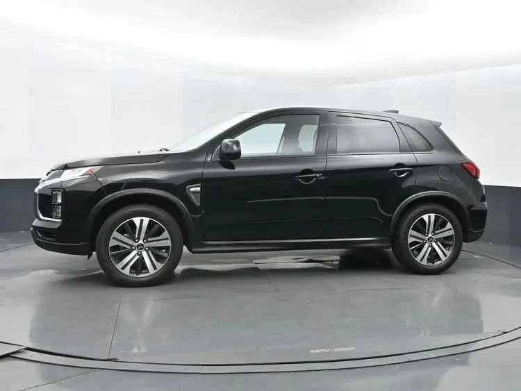 2023 Mitsubishi Outlander - Image 5 of 12