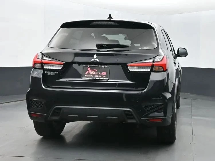 2023 Mitsubishi Outlander - Image 8 of 12