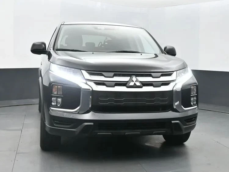 2023 Mitsubishi Outlander - Image 3 of 12