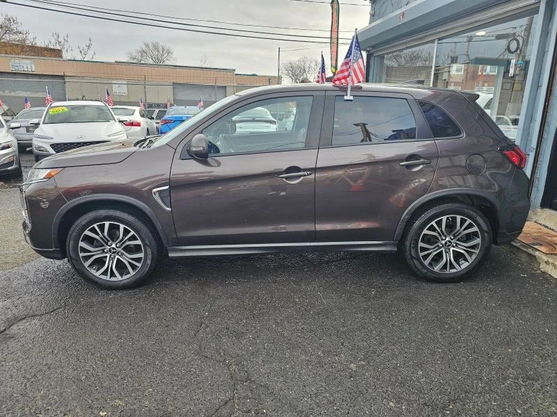 2023 Mitsubishi Outlander - Image 2 of 12