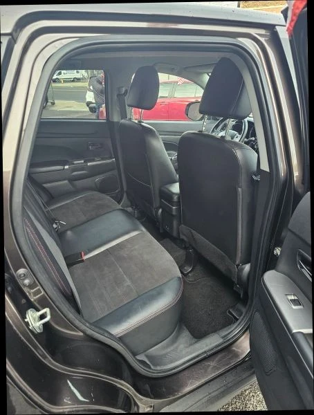 2023 Mitsubishi Outlander - Image 9 of 12