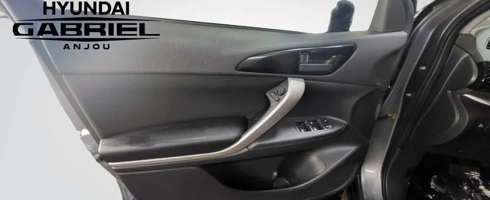 2023 Mitsubishi Eclipse - Image 18 of 20