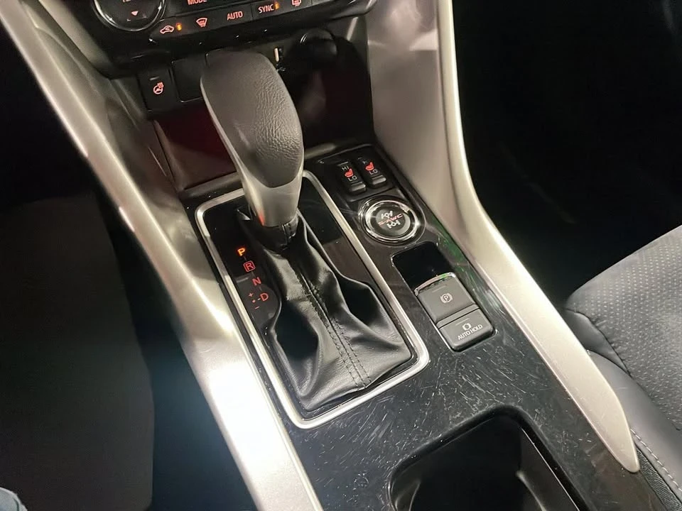 2023 Mitsubishi Eclipse Cross - Image 2 of 12