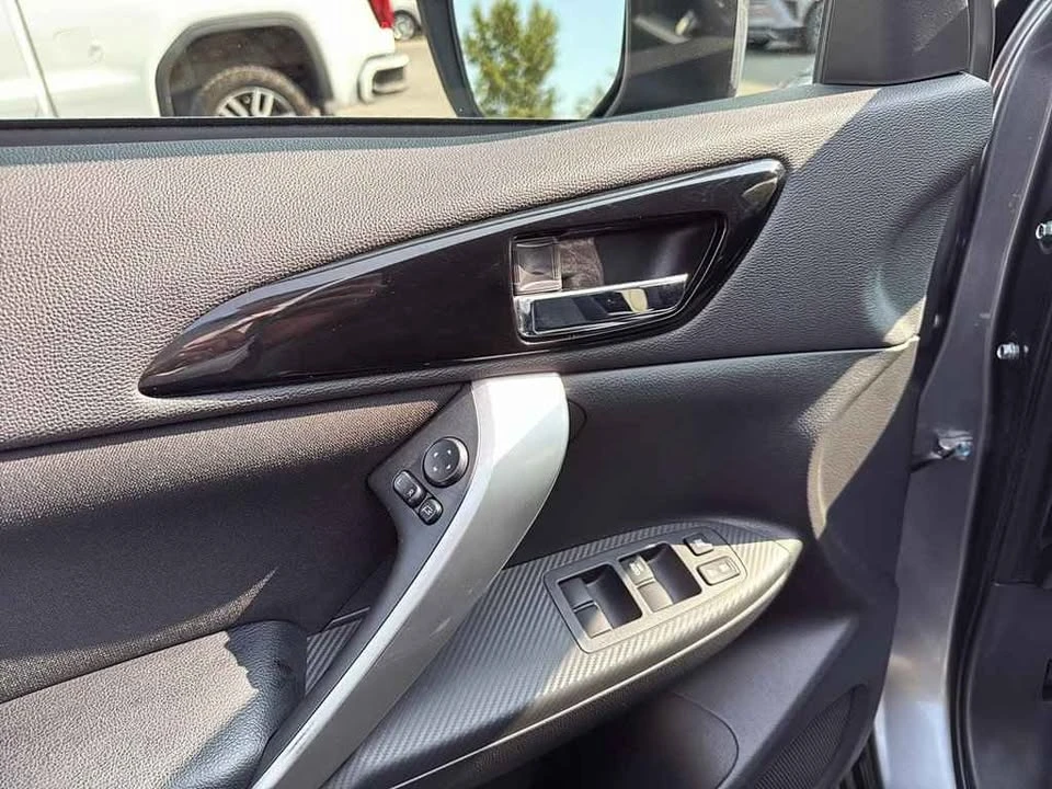 2023 Mitsubishi Eclipse Cross - Image 9 of 17