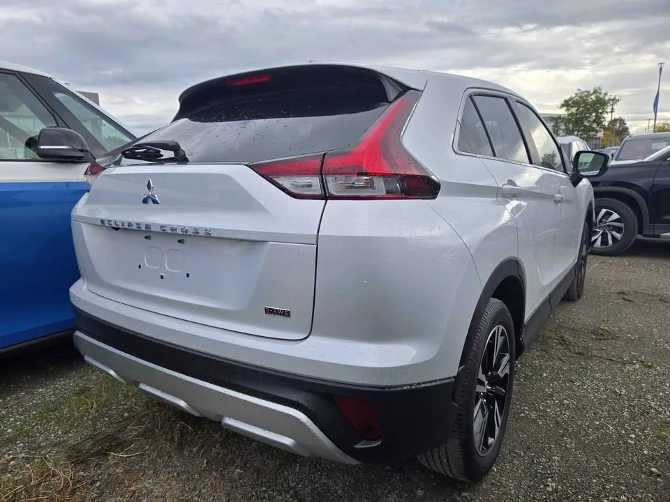 2023 Mitsubishi Eclipse Cross - Image 4 of 14