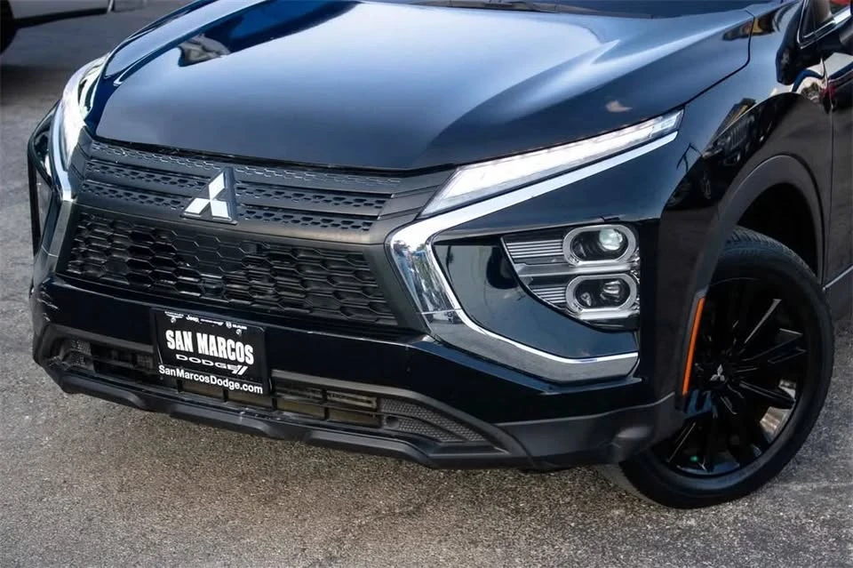 2023 Mitsubishi Eclipse Cross - Image 2 of 11