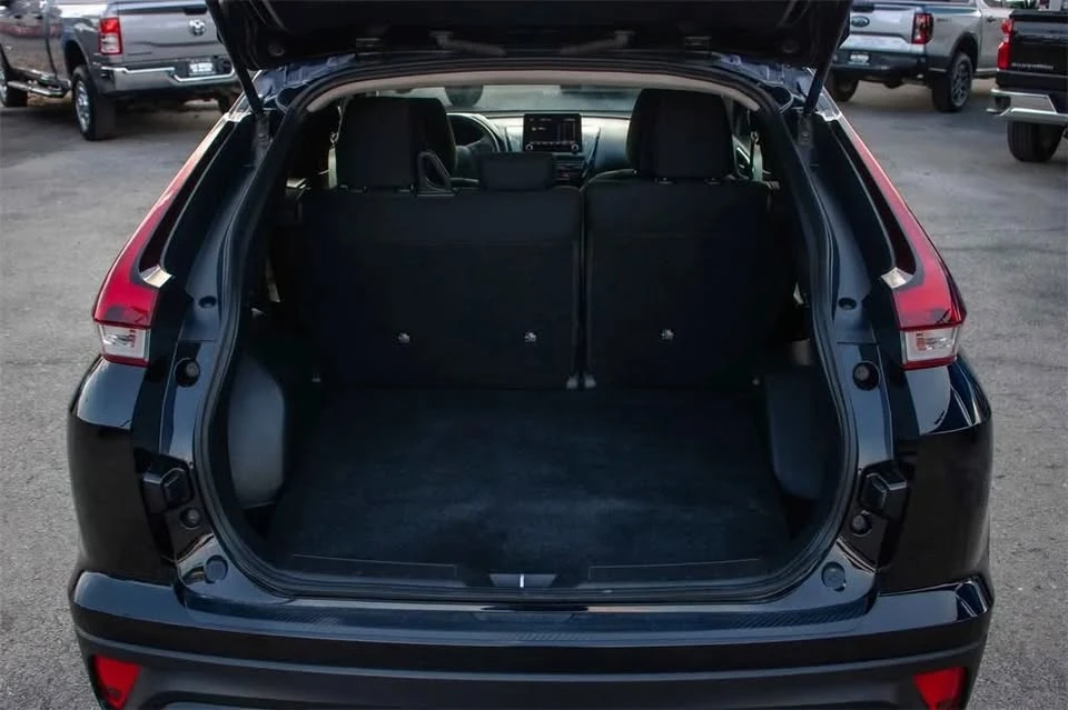 2023 Mitsubishi Eclipse Cross - Image 5 of 11