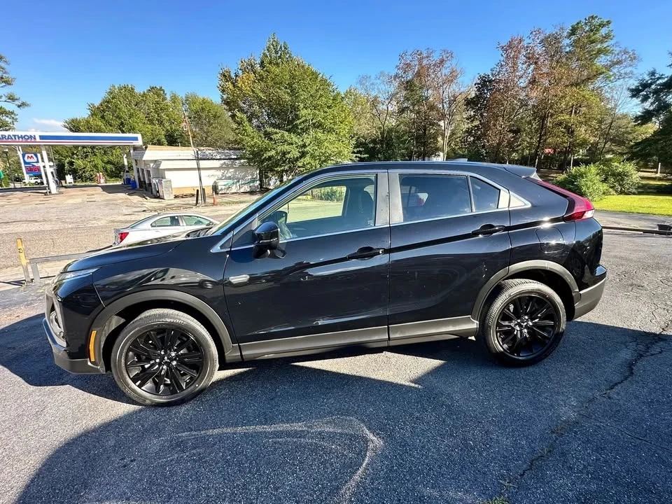 2023 Mitsubishi Eclipse Cross - Image 2 of 18