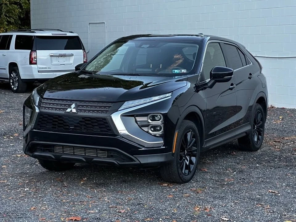 2023 Mitsubishi Eclipse Cross - Image 2 of 15