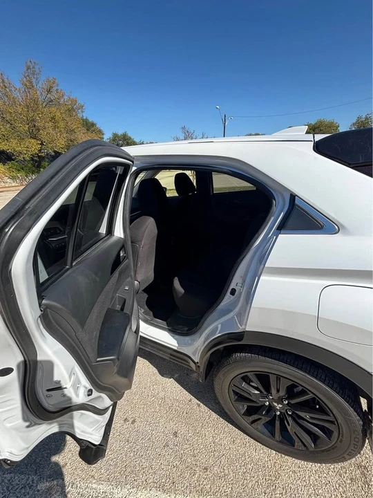 2023 Mitsubishi Eclipse Cross - Image 8 of 10