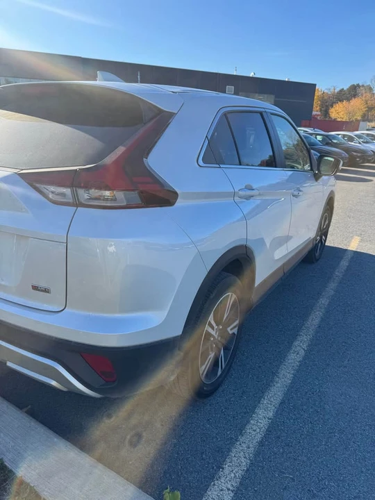 2023 Mitsubishi Eclipse Cross - Image 4 of 9
