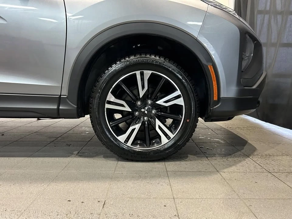 2023 Mitsubishi Eclipse Cross - Image 3 of 19