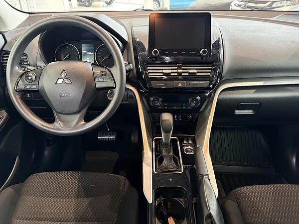 2023 Mitsubishi Eclipse Cross - Image 7 of 10