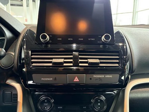 2023 Mitsubishi Eclipse Cross - Image 8 of 10