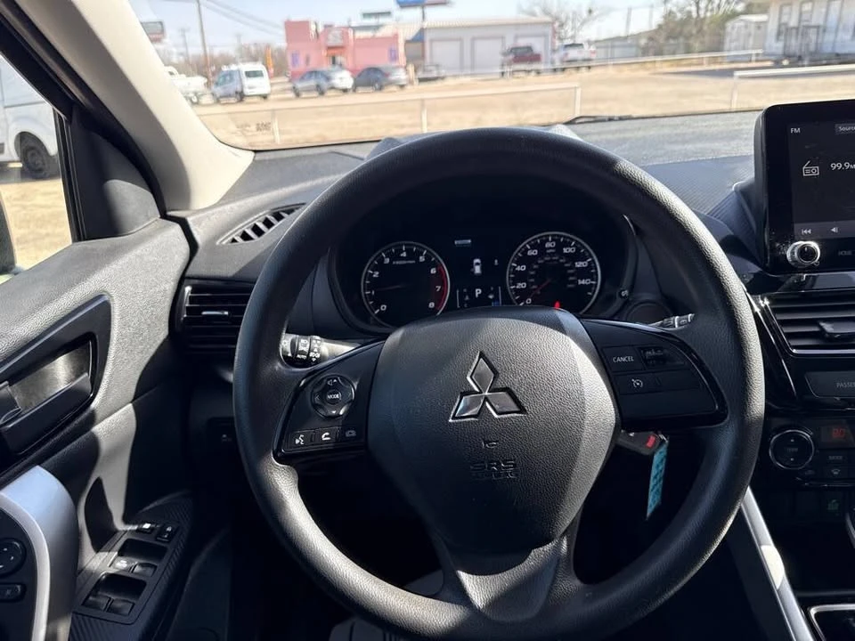 2023 Mitsubishi Eclipse Cross - Image 7 of 17