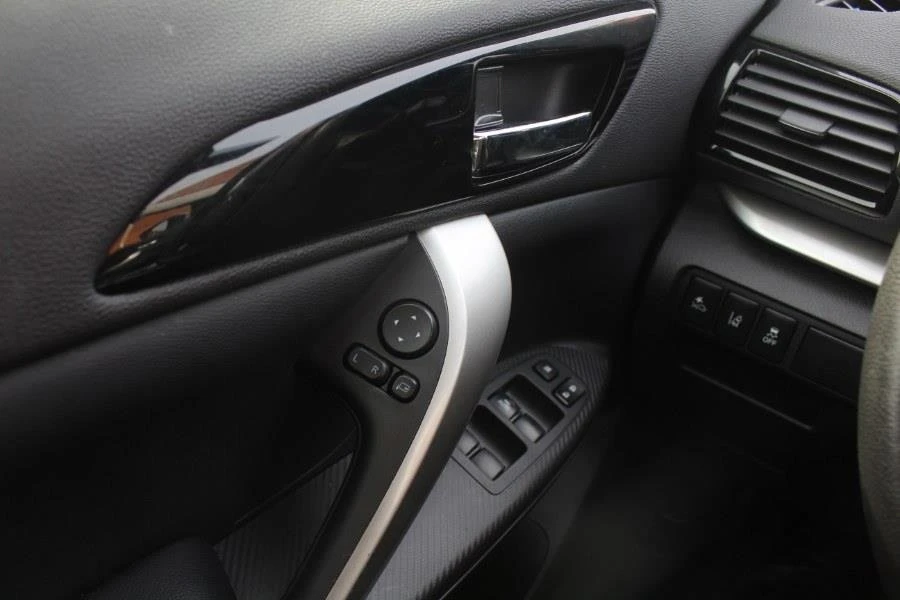 2023 Mitsubishi Eclipse Cross - Image 12 of 20
