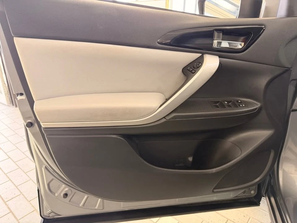 2023 Mitsubishi Eclipse Cross - Image 14 of 19