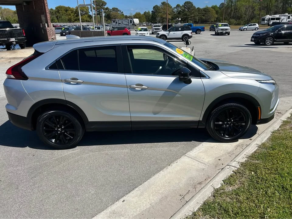 2023 Mitsubishi Eclipse Cross - Image 4 of 17