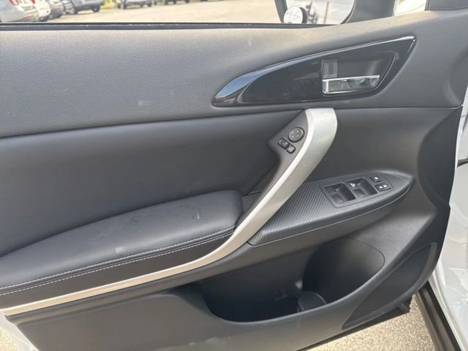 2023 Mitsubishi Eclipse Cross - Image 3 of 14