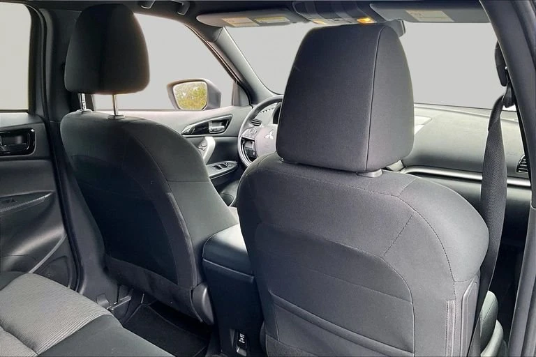 2023 Mitsubishi Eclipse Cross - Image 11 of 16