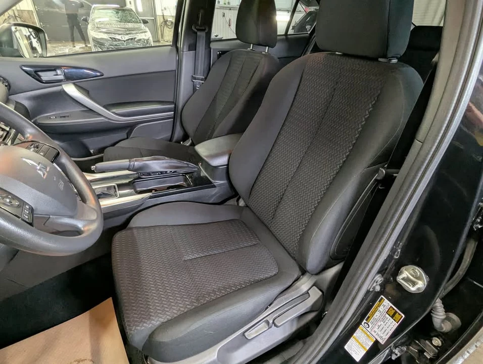 2023 Mitsubishi Eclipse Cross - Image 14 of 20