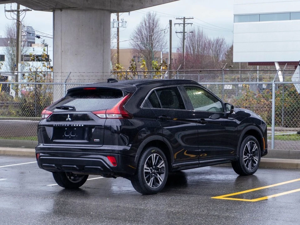 2023 Mitsubishi Eclipse Cross - Image 8 of 19