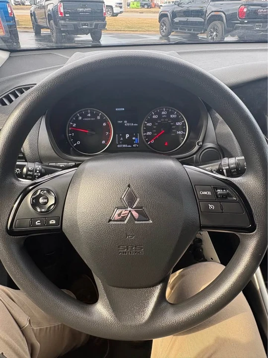 2023 Mitsubishi Eclipse Cross - Image 8 of 15