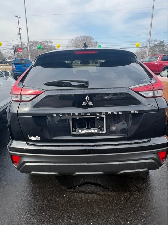 2023 Mitsubishi Eclipse Cross - Image 4 of 15
