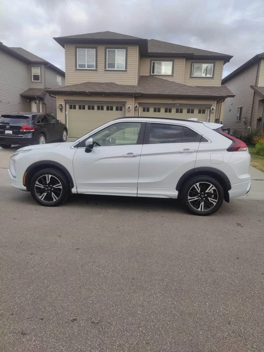 2023 Mitsubishi Eclipse Cross - Image 4 of 19