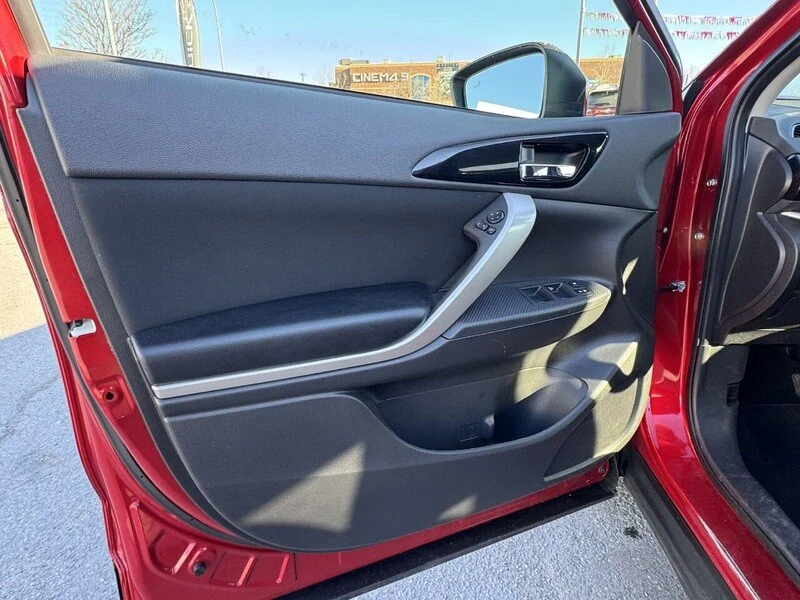 2023 Mitsubishi Eclipse Cross - Image 2 of 20