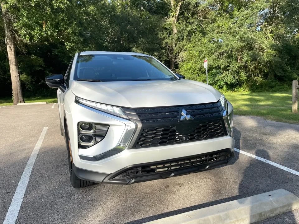 2023 Mitsubishi Eclipse Cross - Image 2 of 20