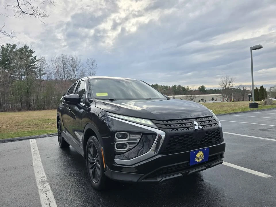 2023 Mitsubishi Eclipse Cross - Image 2 of 17