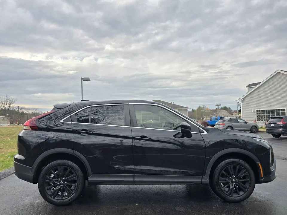 2023 Mitsubishi Eclipse Cross - Image 3 of 17