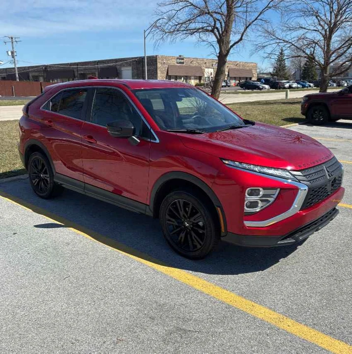 2023 Mitsubishi Eclipse Cross - Image 2 of 17