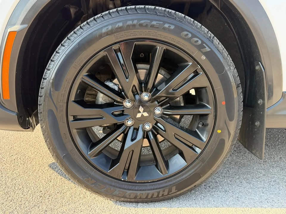 2023 Mitsubishi Eclipse Cross - Image 7 of 20
