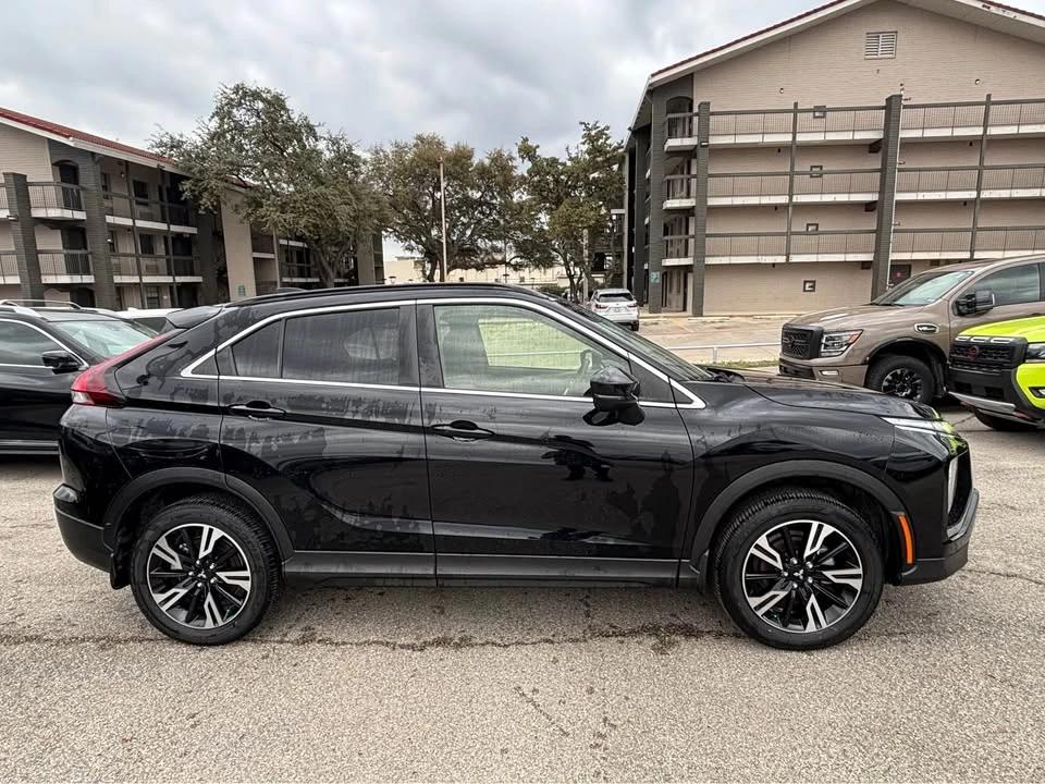 2023 Mitsubishi Eclipse Cross - Image 2 of 4