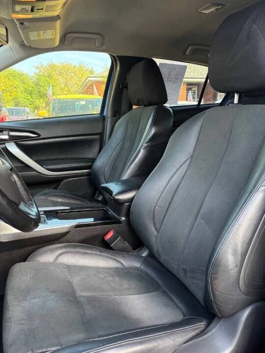 2023 Mitsubishi Eclipse Cross - Image 5 of 10