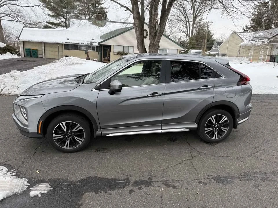 2023 Mitsubishi Eclipse Cross - Image 2 of 4