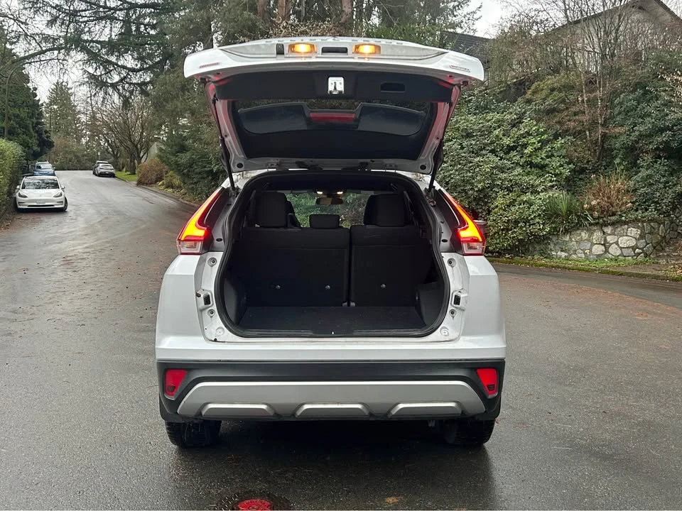 2023 Mitsubishi Eclipse Cross - Image 9 of 17
