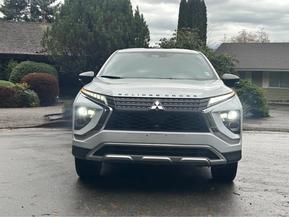 2023 Mitsubishi Eclipse Cross - Image 2 of 17