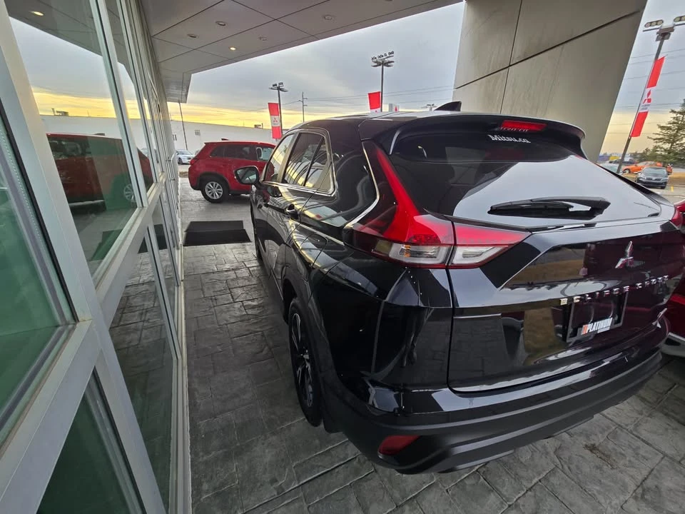 2023 Mitsubishi Eclipse Cross - Image 3 of 18