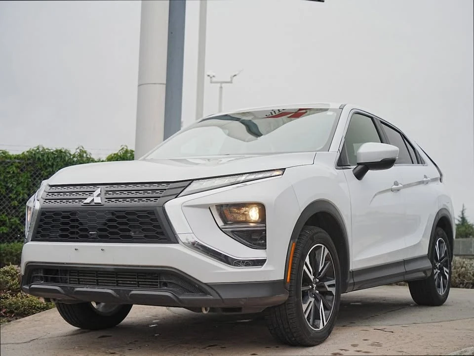 2023 Mitsubishi Eclipse Cross - Image 2 of 20