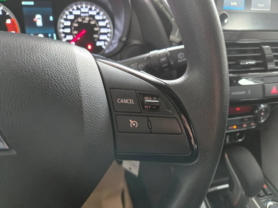 2023 Mitsubishi Eclipse Cross - Image 9 of 18