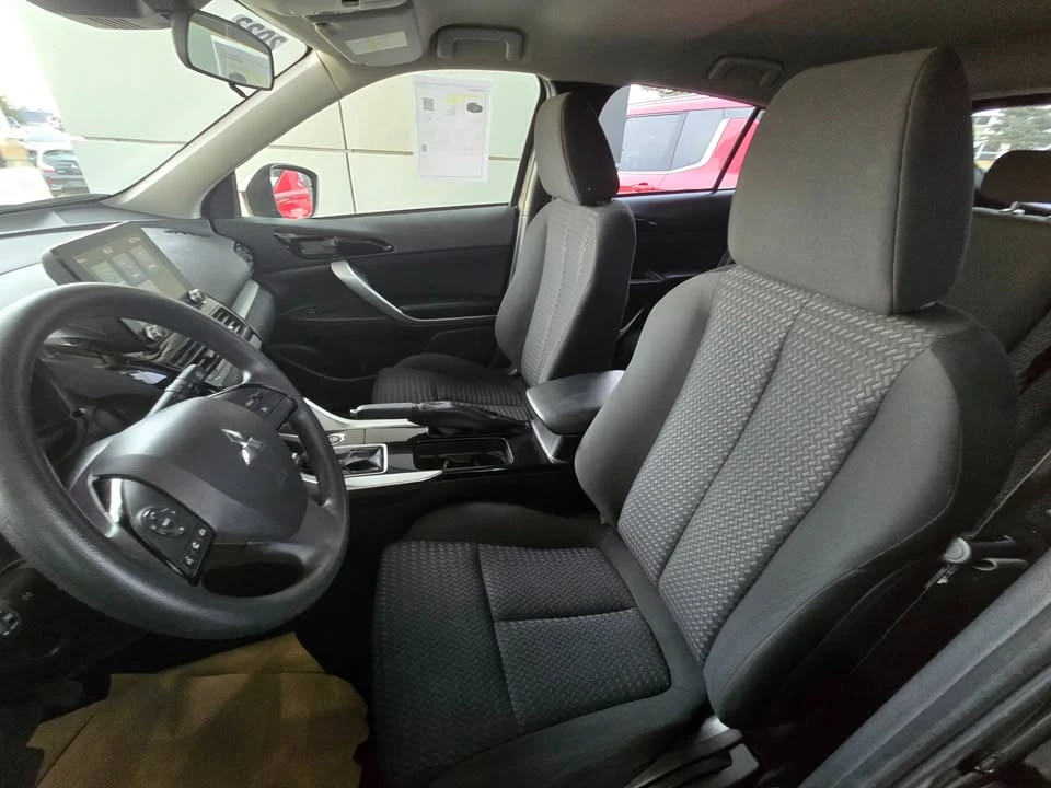 2023 Mitsubishi Eclipse Cross - Image 11 of 18