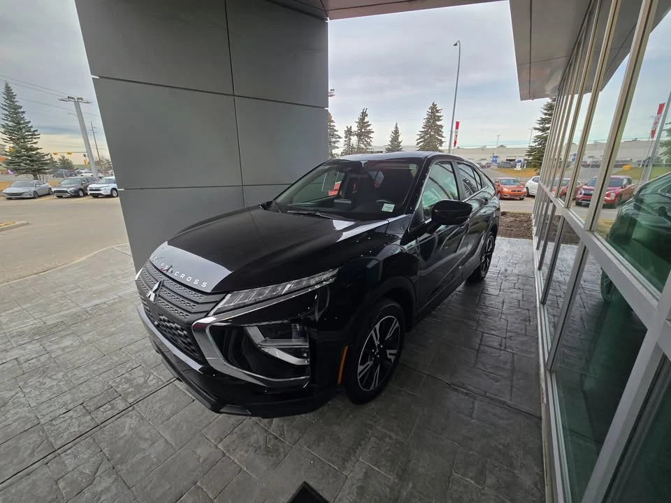 2023 Mitsubishi Eclipse Cross - Image 2 of 18