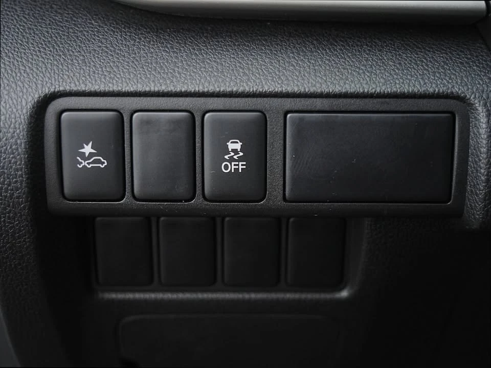2023 Mitsubishi Eclipse Cross - Image 15 of 20
