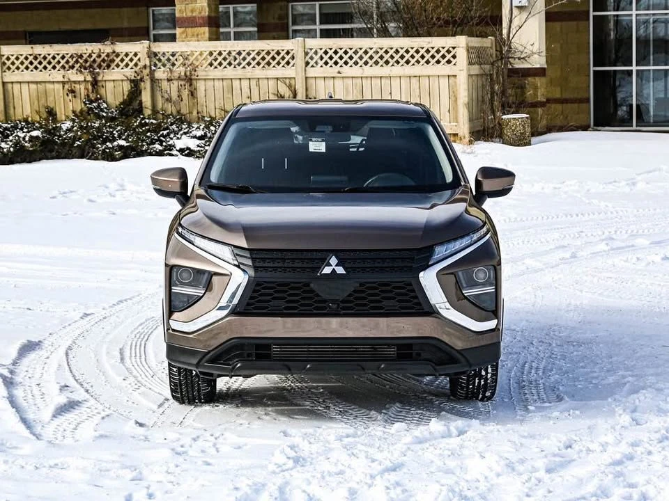 2023 Mitsubishi Eclipse Cross - Image 2 of 15