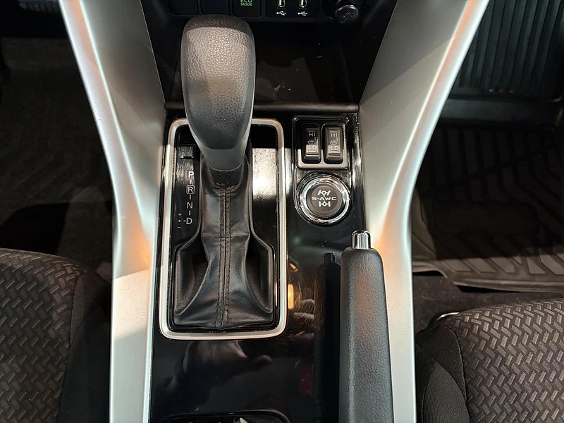 2023 Mitsubishi Eclipse Cross - Image 12 of 20
