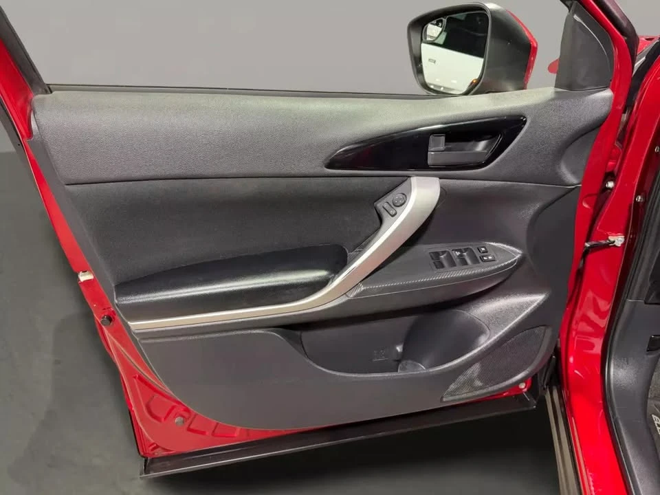 2023 Mitsubishi Eclipse Cross - Image 10 of 19