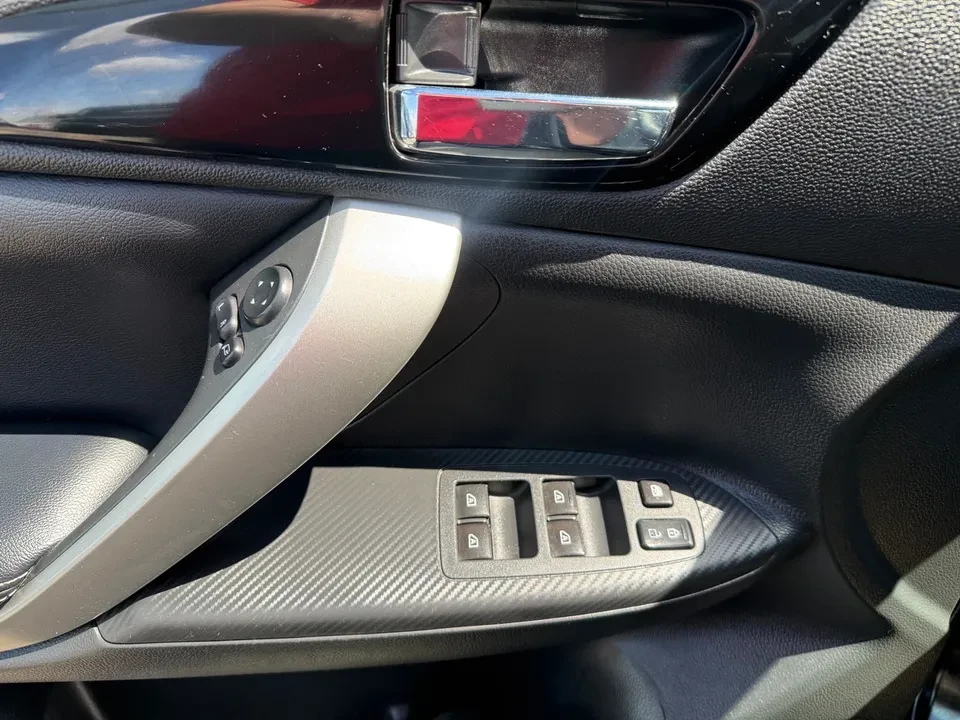 2023 Mitsubishi Eclipse Cross - Image 10 of 18
